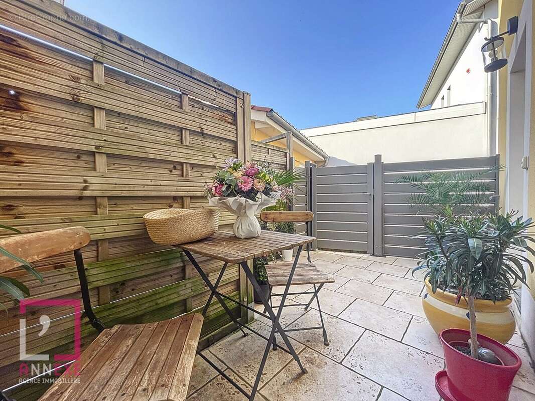 Appartement à NEUVILLE-SUR-SAONE