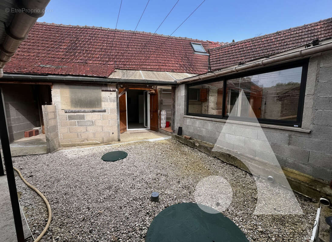 Maison à MAIGNELAY-MONTIGNY