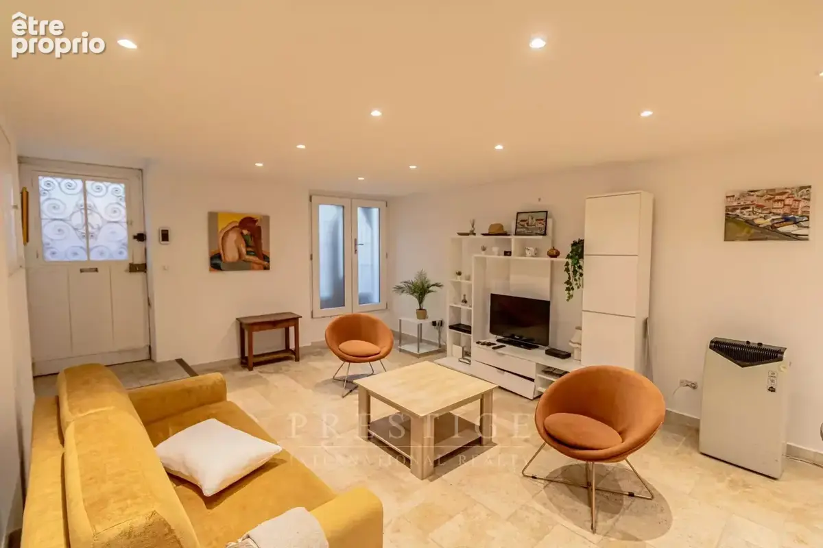 Vieille Antibes, 4 pièces en duplex rénové & meublé - photo 2
