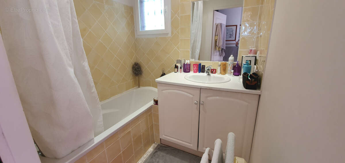 Appartement à LES ISSAMBRES