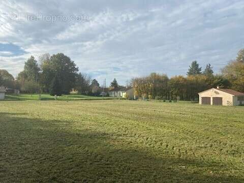 Terrain à SAINT-JORY-LAS-BLOUX