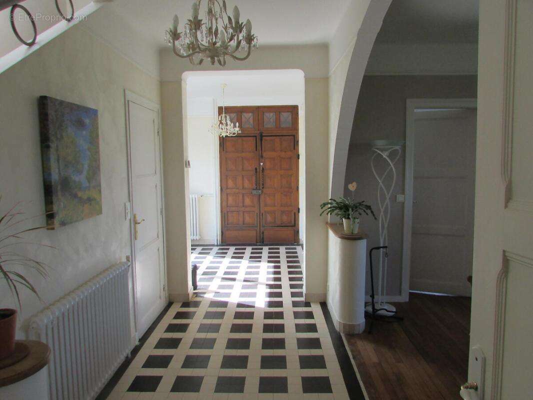 Maison à CHERISY