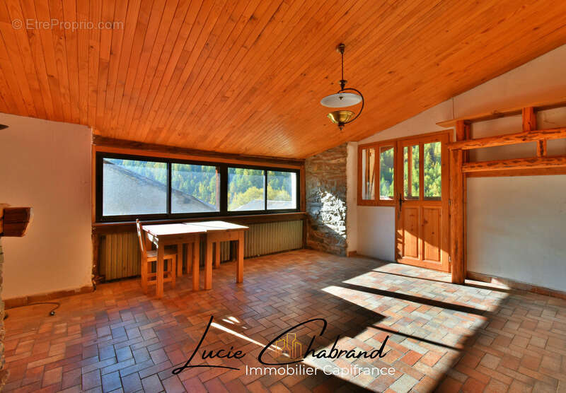 Maison à SAINT-VERAN