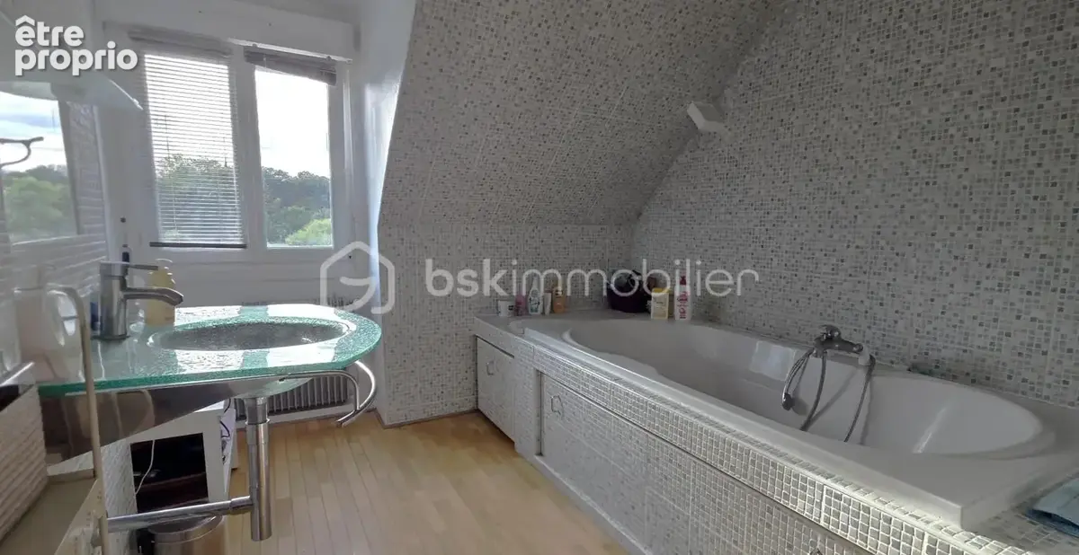 Maison familiale 216 m² – 4 chambres – 100 m² de dépendances – potentiel locatif - photo 7