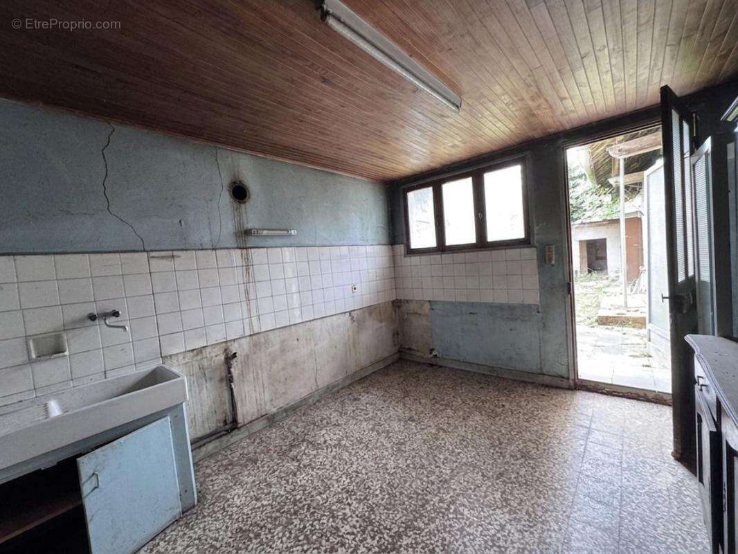 Maison de caractère dauphinoise à fort potentiel à Rénover Divisée en 2 Habitations - photo 6