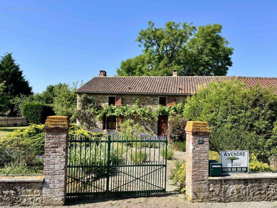 Maison à DARNAC