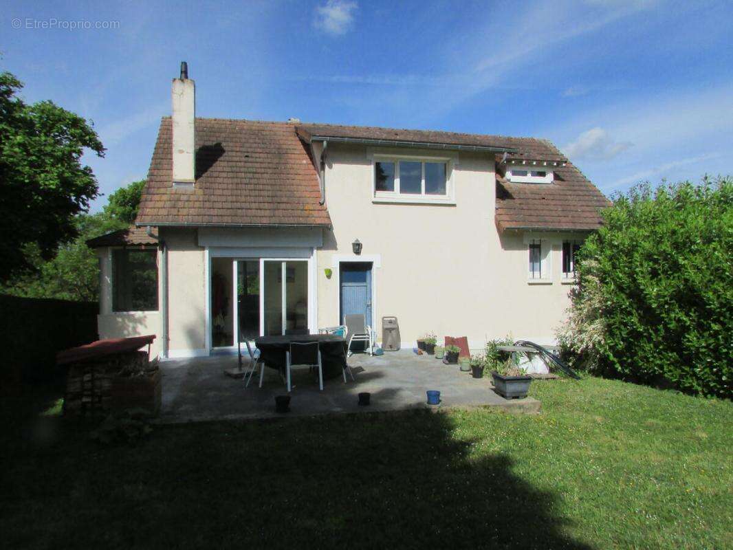Maison à CHERISY