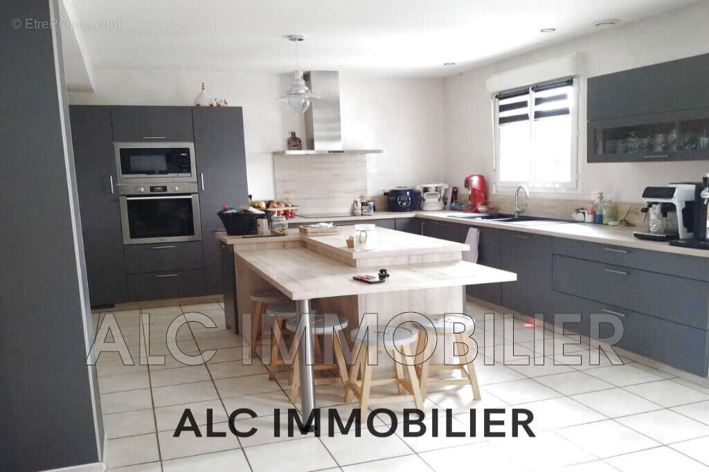 Maison à SAINT-CALAIS-DU-DESERT