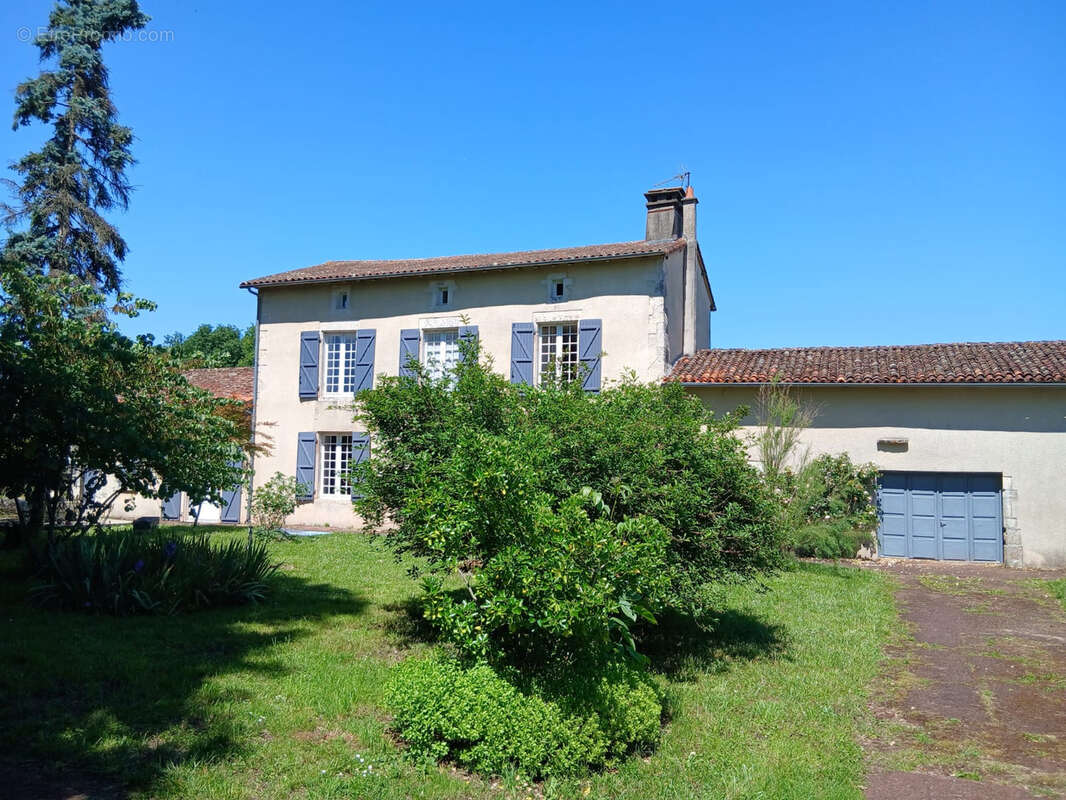 Maison à BERNAC