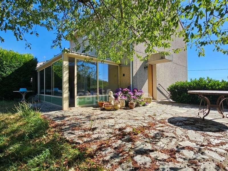 Maison à vendre 4 pièces avec garage et jardin PANISSIERES (42) - photo 2