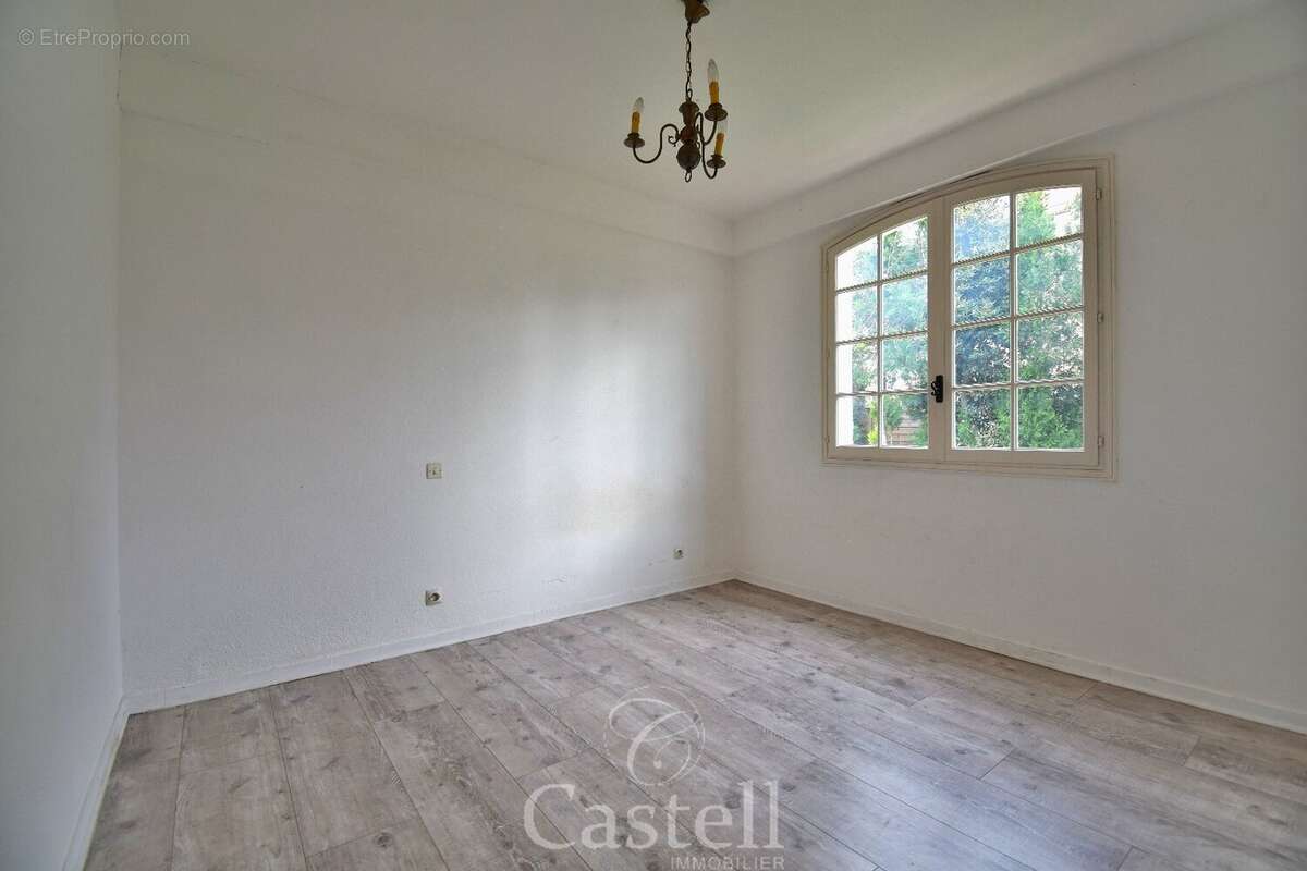 *** Maison "8 pièces" avec T3 indépendant, piscine et vue dégagée sur l'Hérault *** - photo 13