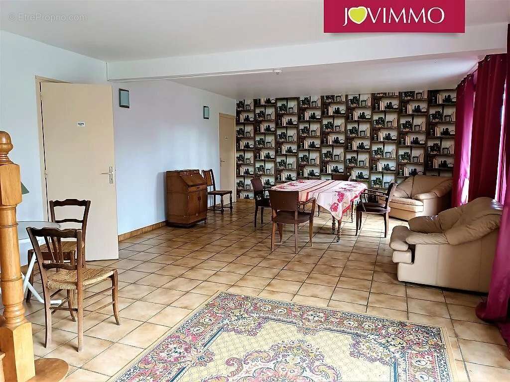 Maison à BESSAIS-LE-FROMENTAL