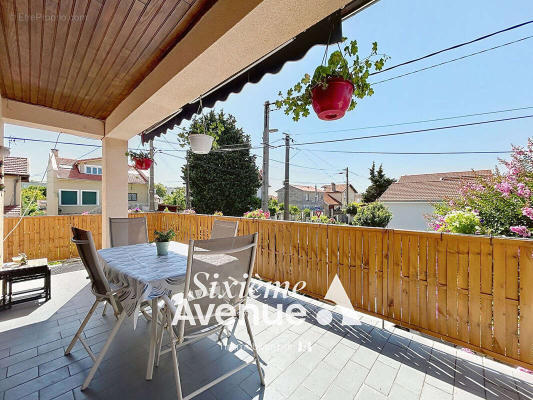 Maison à VAULX-EN-VELIN