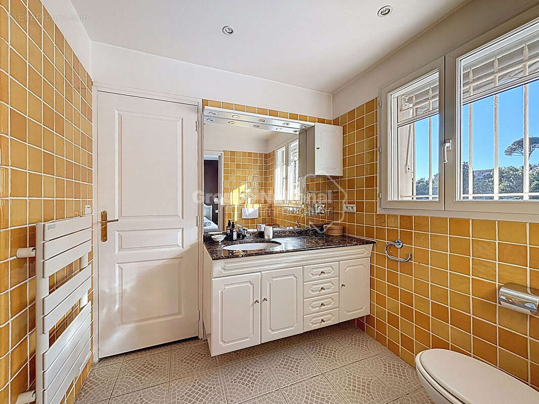 Maison à MANDELIEU-LA-NAPOULE