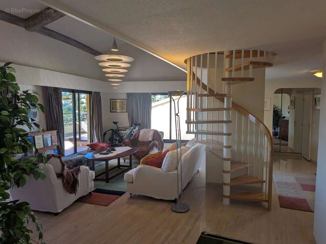 Appartement à MOUGINS