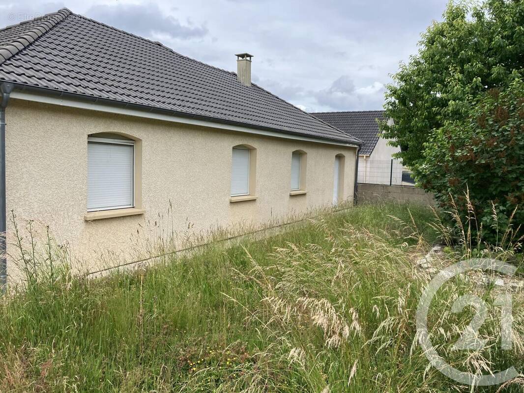 Maison à MONCETZ-LONGEVAS