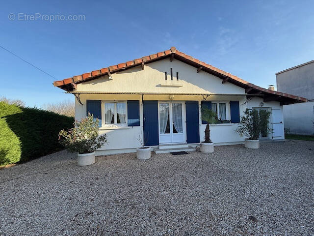 Maison à SAINT-AIGULIN