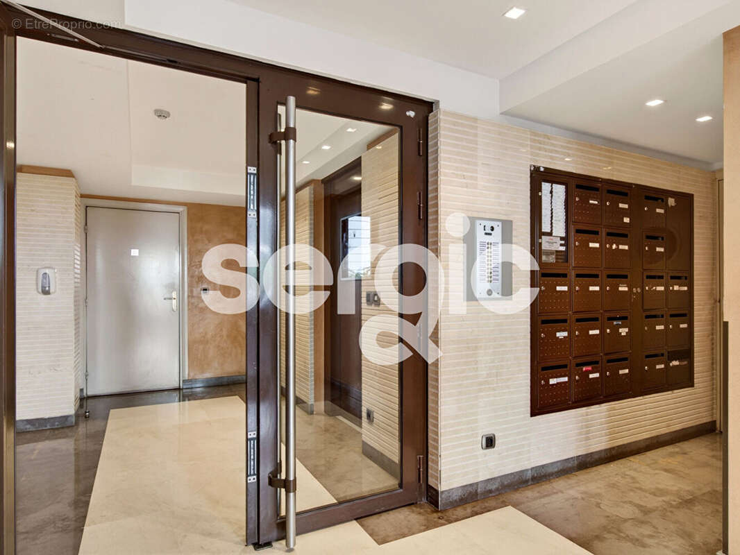 Issy-les-moulineaux - val-de-seine - t3 67.53m² + balcons - cave et parking - libre d'occupation - photo 13