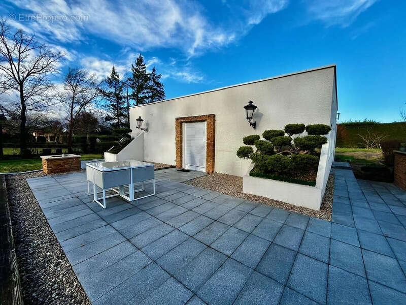 Maison à COMMELLE-VERNAY