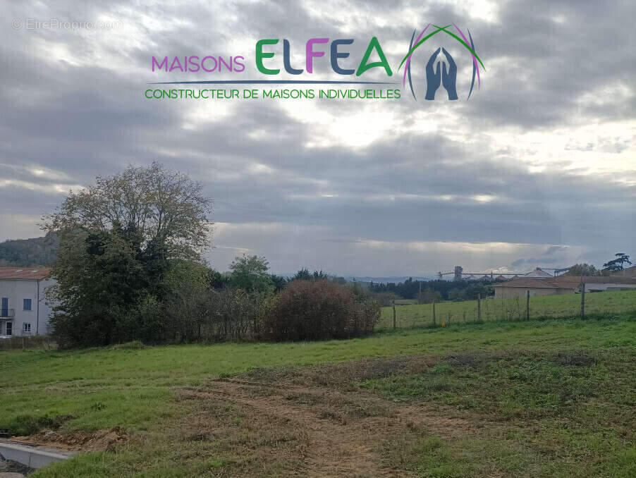 Terrain à CHATEAUNEUF-DE-GALAURE
