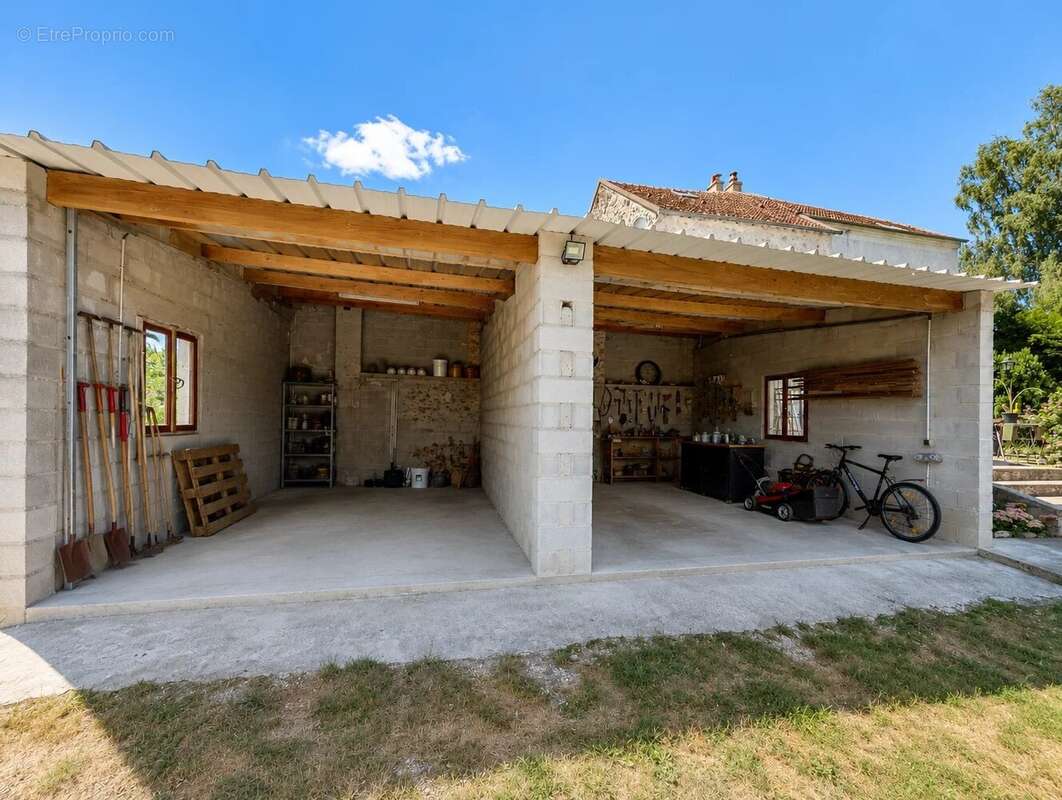 Réf 2283 – Longère briarde en pierre • 6 pièces + double garage et jardin - photo 13