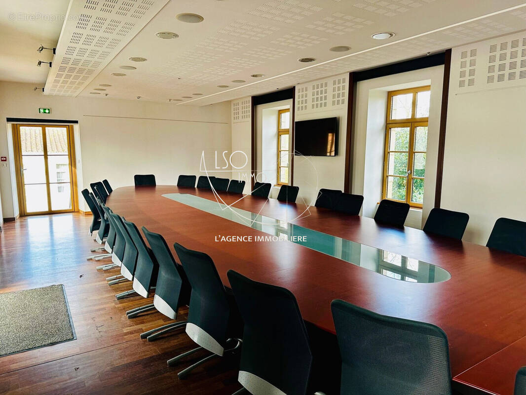 Commerce à ROCHESERVIERE