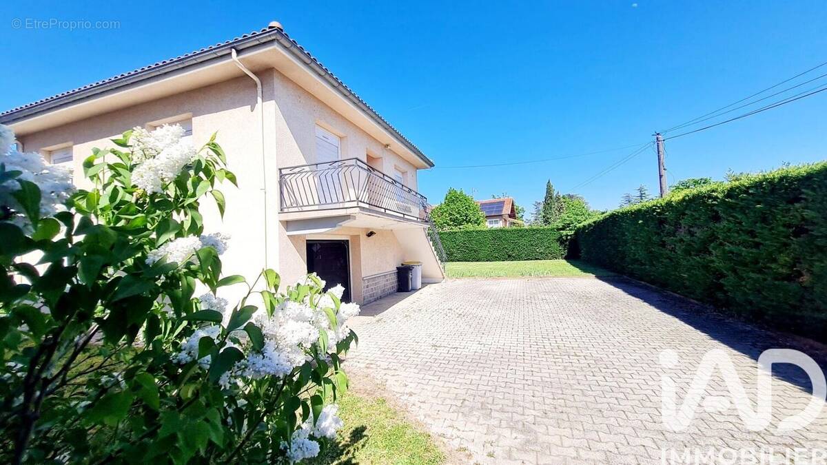 Photo 1 - Maison à SURY-LE-COMTAL