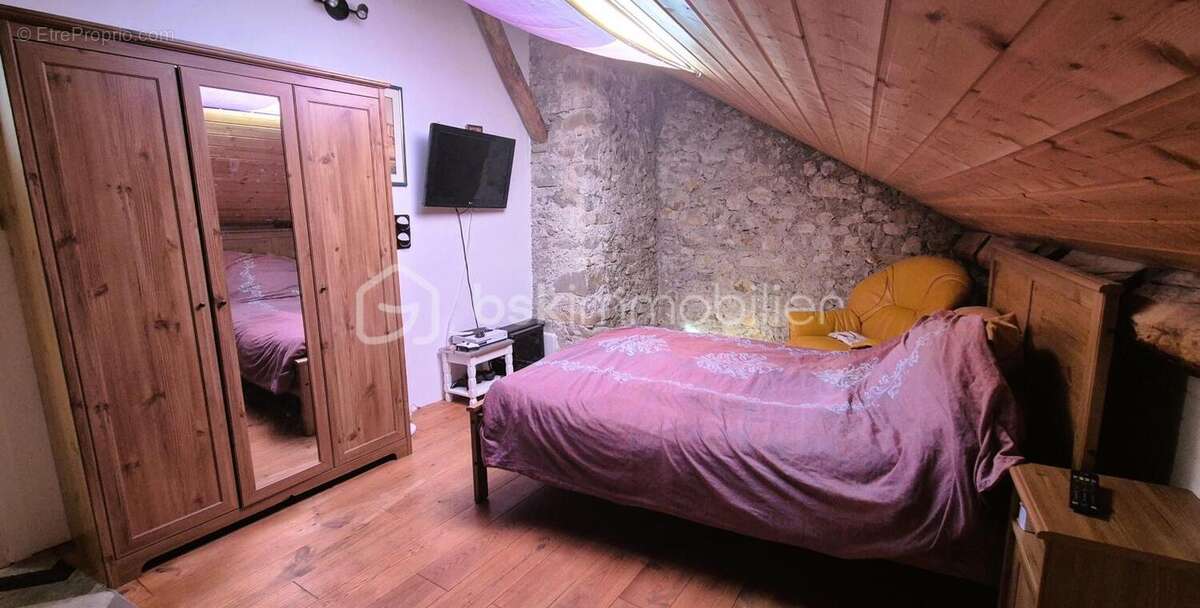 Maison à THORAME-HAUTE