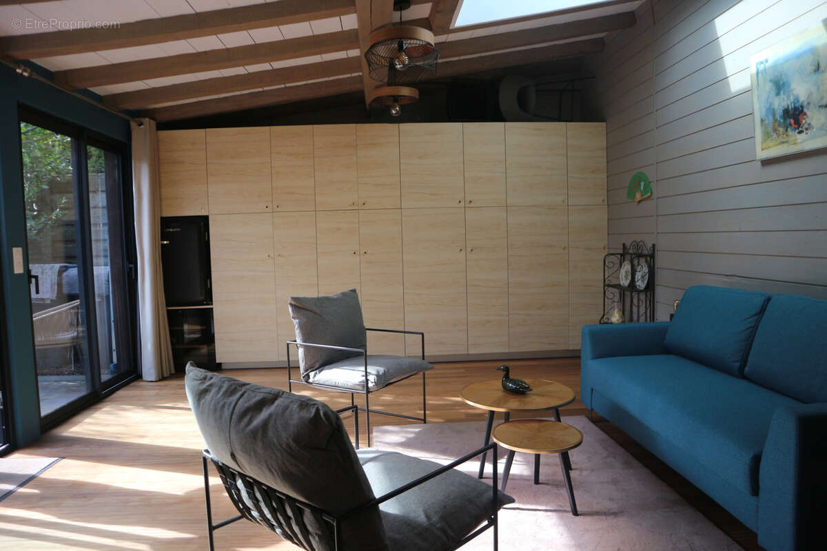 Demeure ancienne de 180 m2 avec son studio. renovee en 2022 sur un terrain clos de 300 m2 .au coeur de la roch - photo 29
