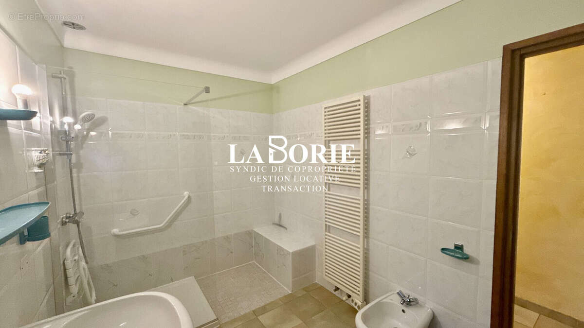 Maison 139 m² à Gordes  - photo 6