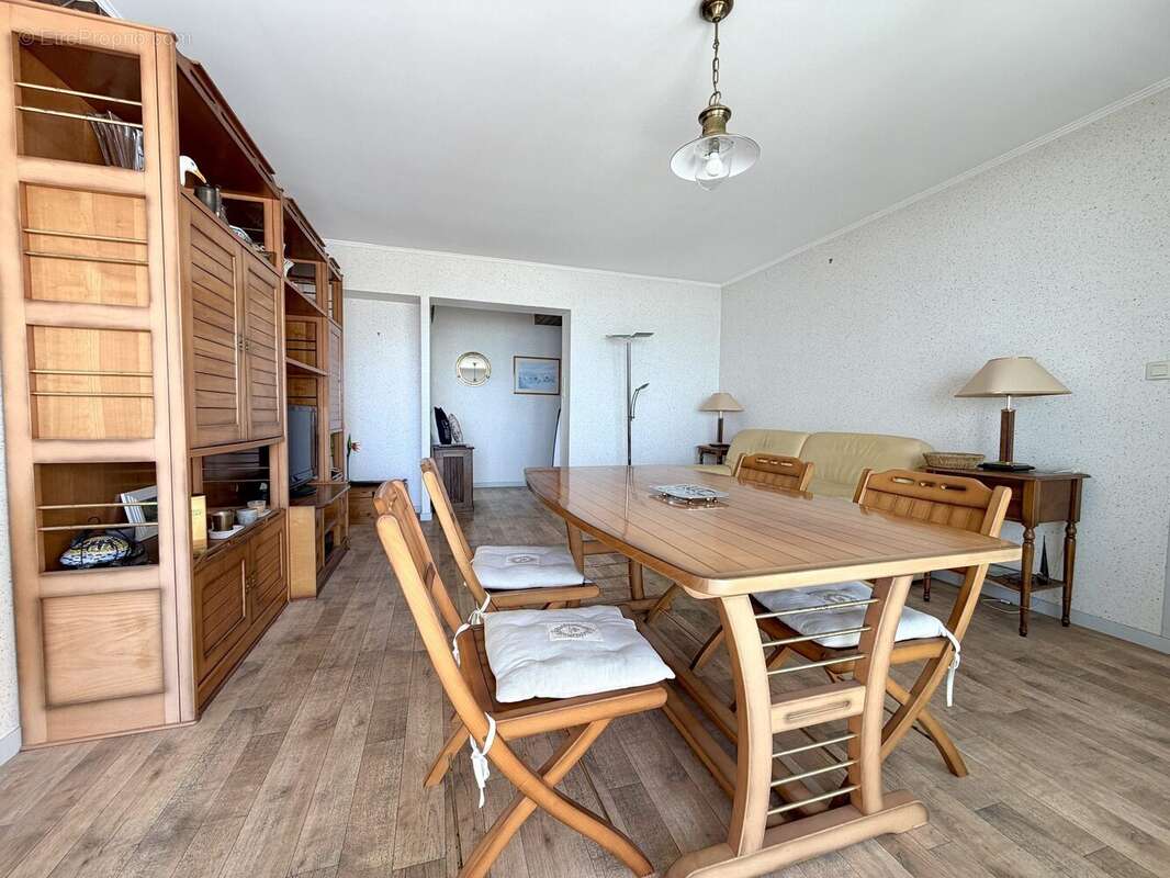 Pièce de vie - Appartement à SAINT-HILAIRE-DE-RIEZ