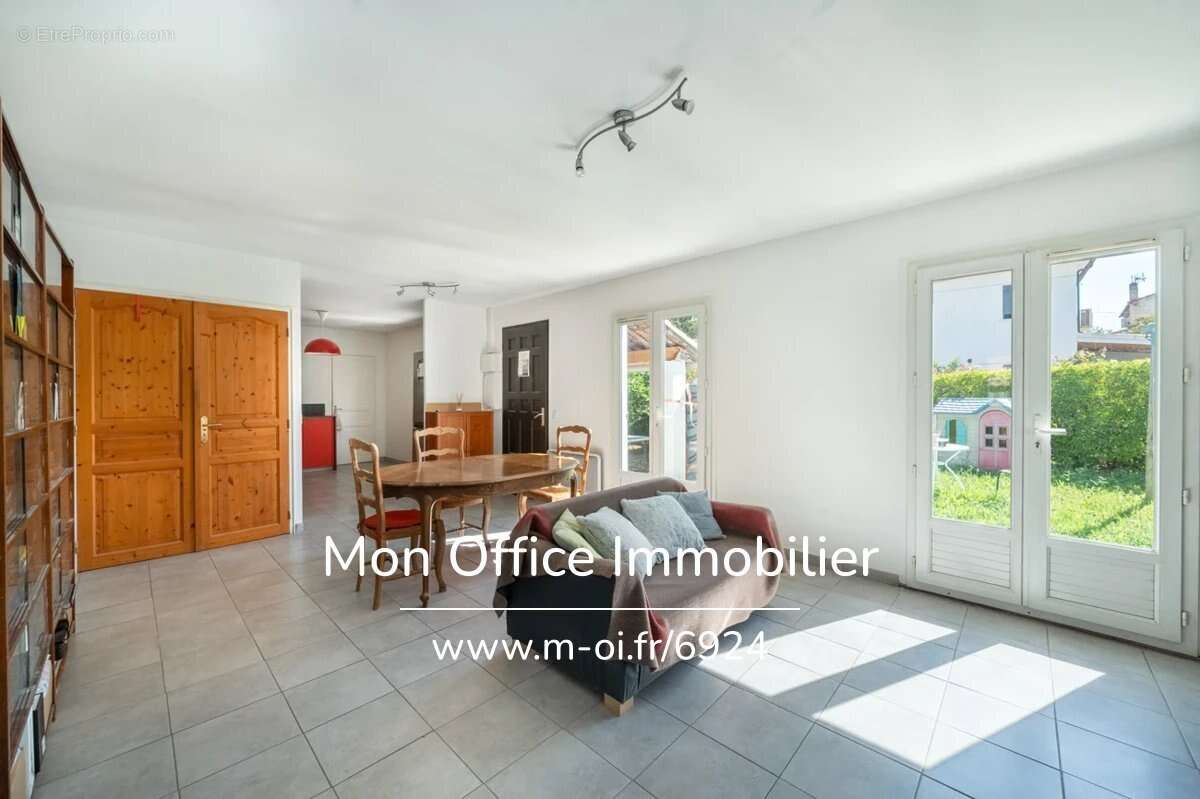 Référence : 6924-YAN. - Maison 4 pièces + studio + garage - photo 5