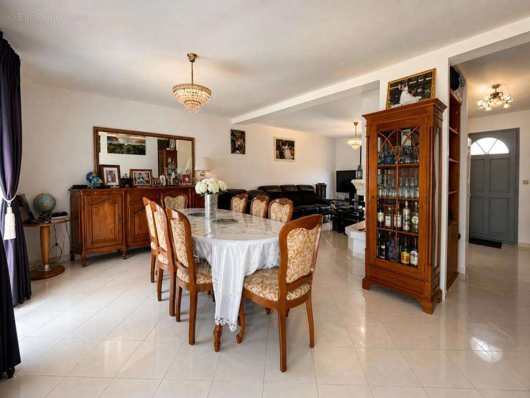Maison de 8 pièces de 140 m² à Neuilly-en-Thelle - photo 5