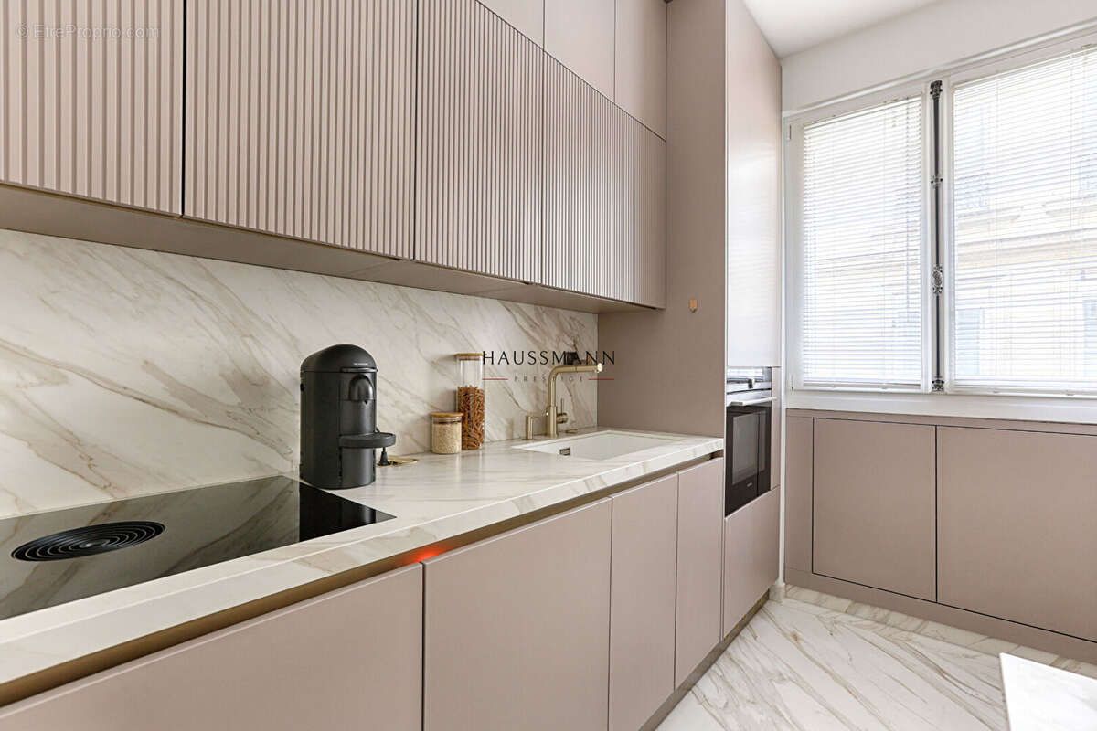 Appartement à PARIS-17E