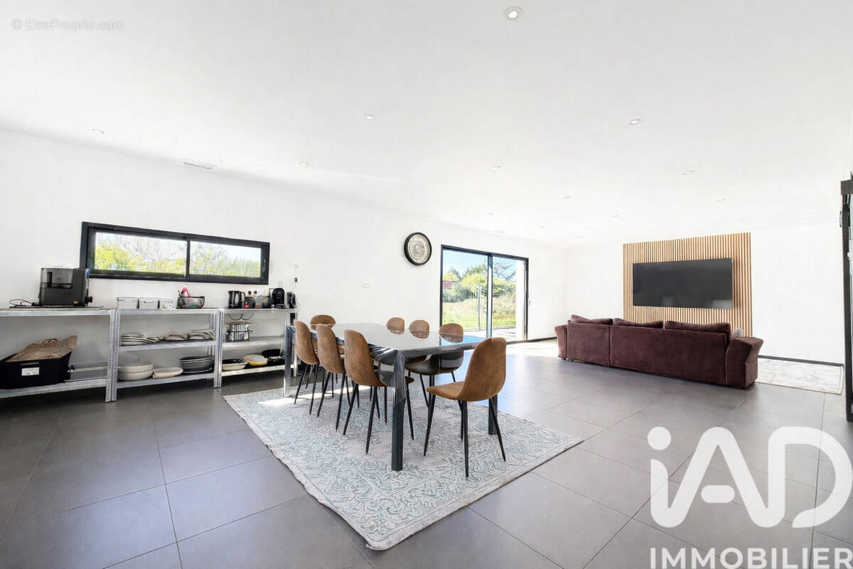 Photo 1 - Maison à SAINT-MEDARD-DE-GUIZIERES