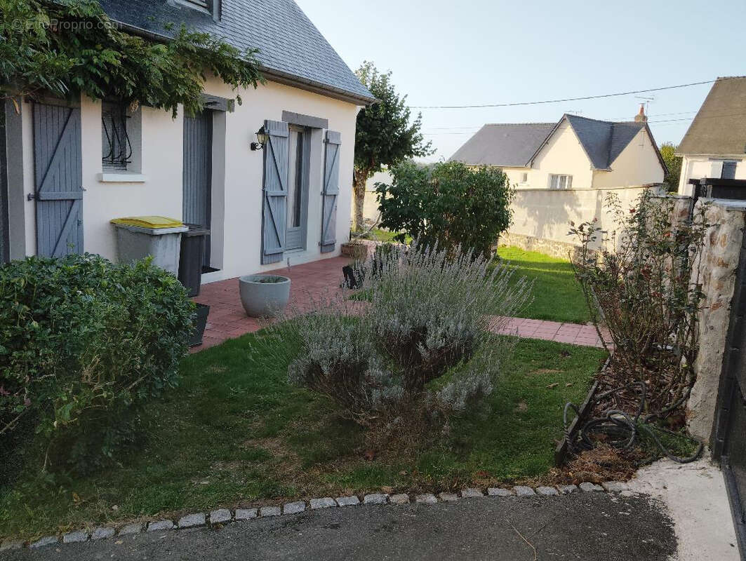 Maison à MONTIGNE-LE-BRILLANT