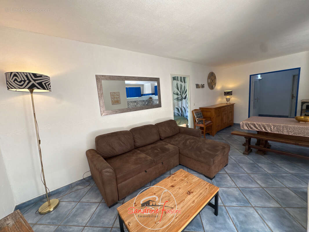 Appartement à CARROS