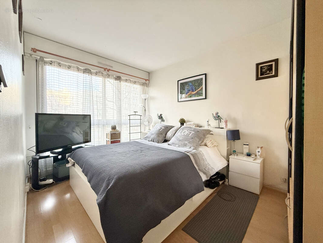 Appartement à COURBEVOIE