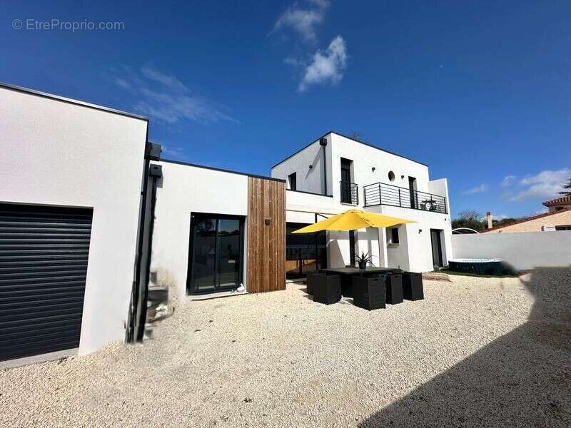 Maison 125 m² à Saint-Sulpice-De-Royan  - photo 7
