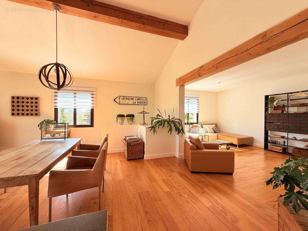 Maison à SAINT-PARDOUX-LA-RIVIERE