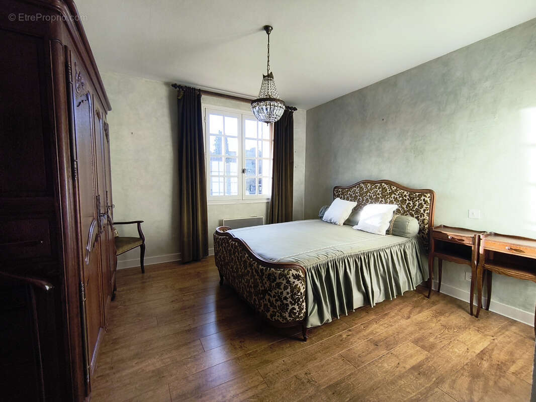 Maison à LA MONNERIE-LE-MONTEL