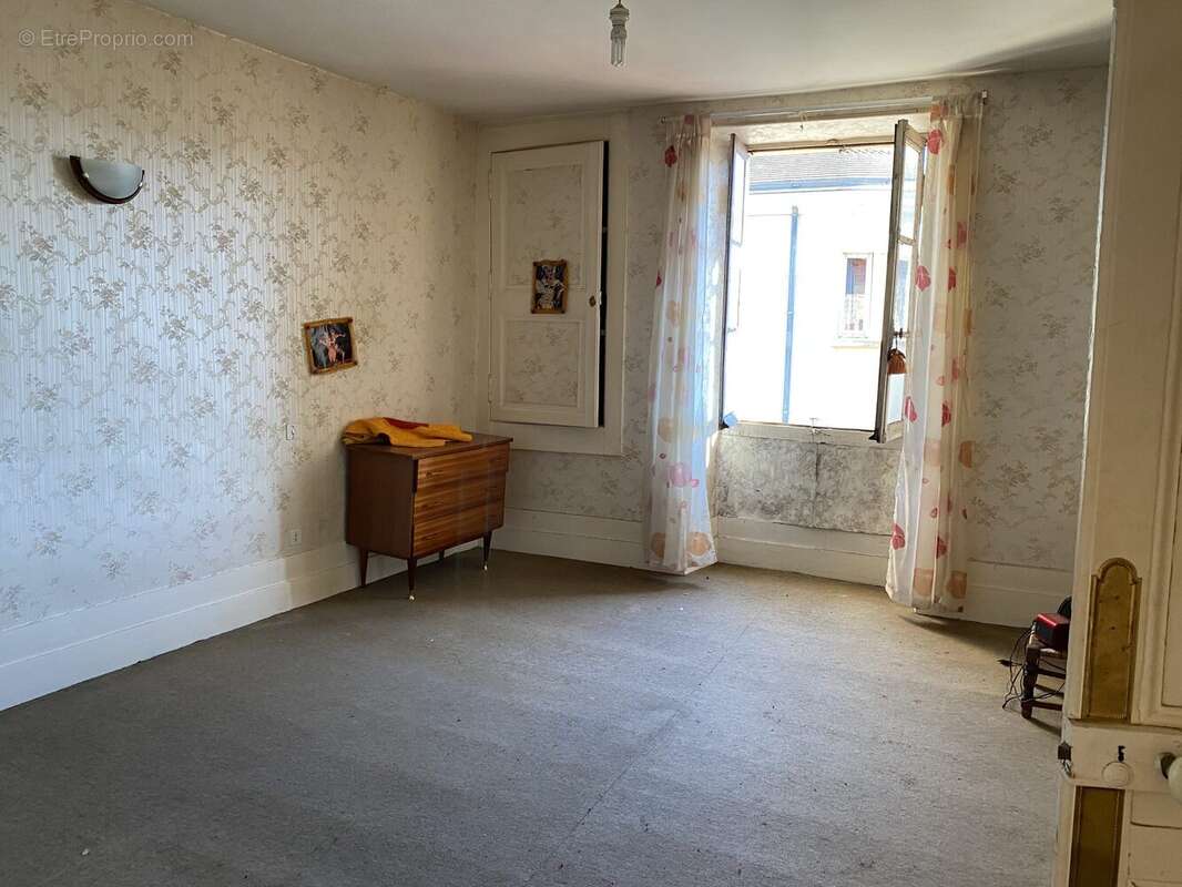 Maison à EYMOUTIERS