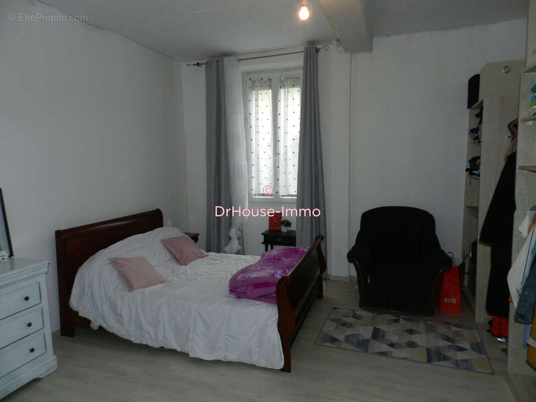Maison 320 m² à Miramont-De-Guyenne  - photo 7