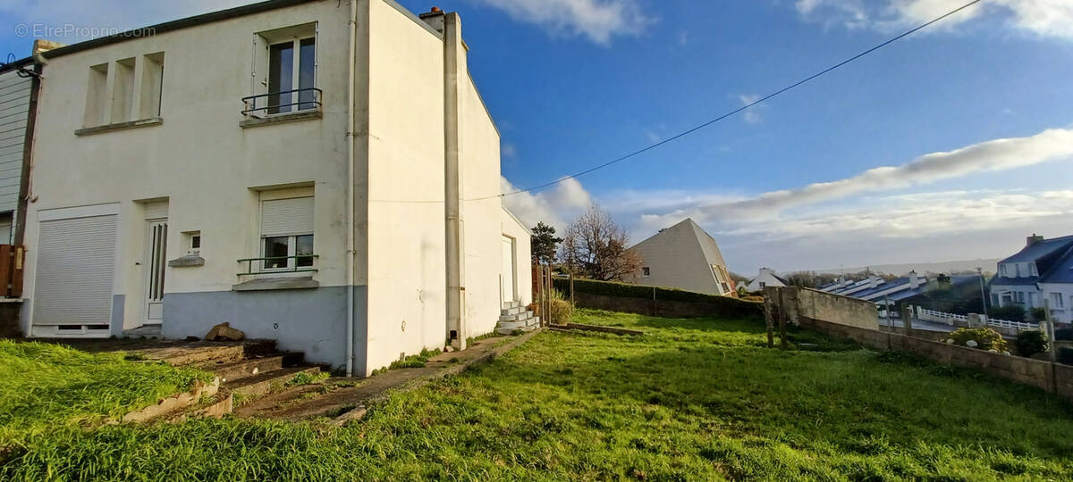 Maison à LE RELECQ-KERHUON