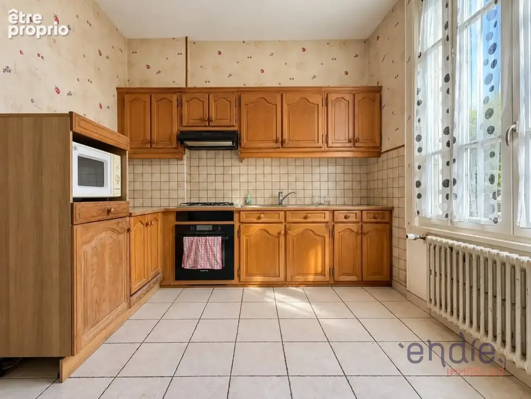 Maison familiale avec nombreuses dépendances et hangar sur environ 1 500 m² de terrain - photo 3