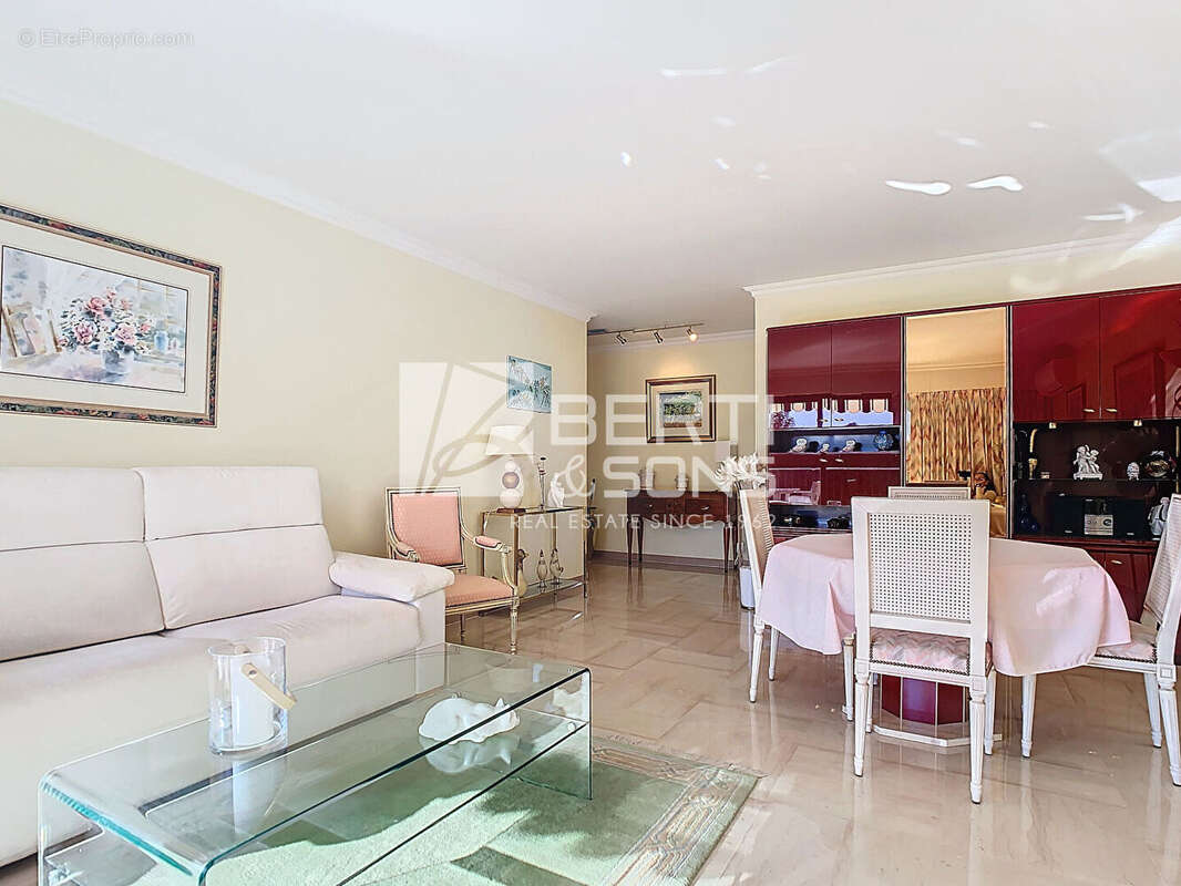 Appartement à MANDELIEU-LA-NAPOULE