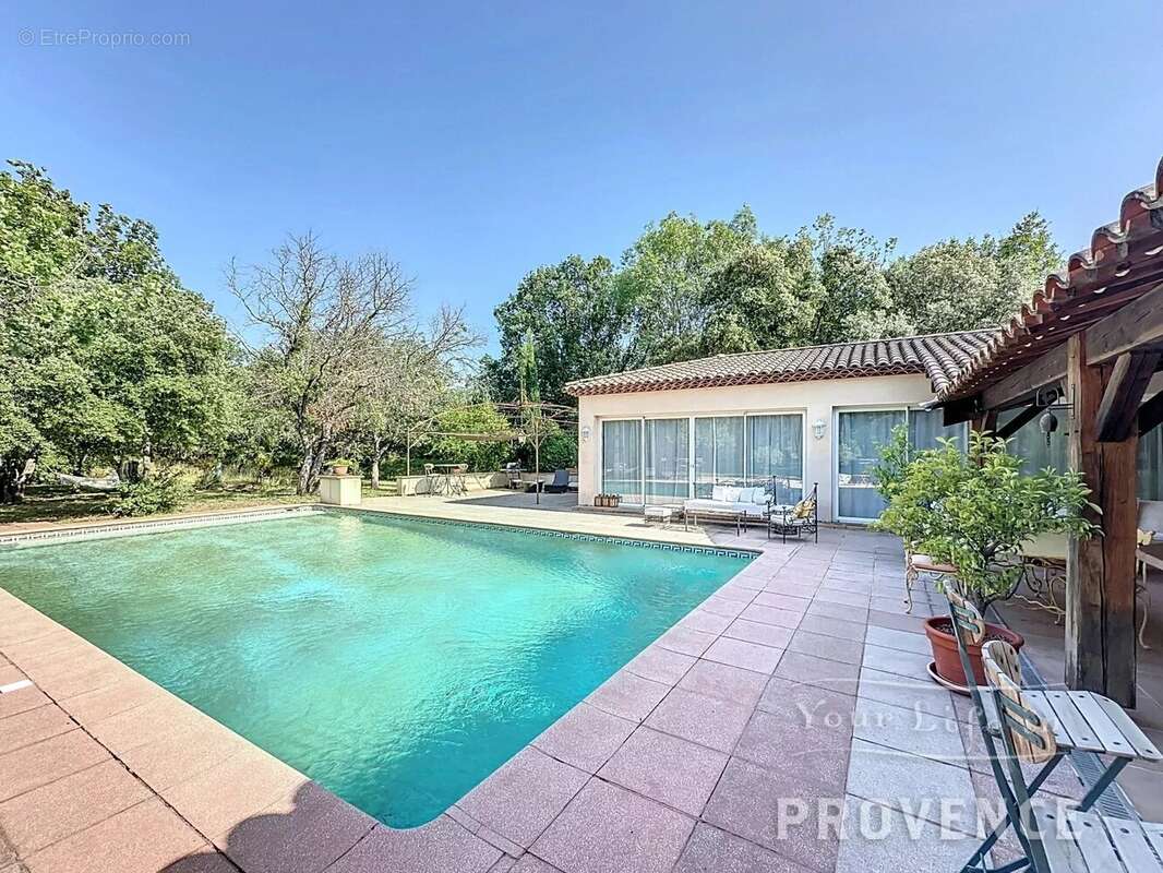 Maison à LE CANNET-DES-MAURES