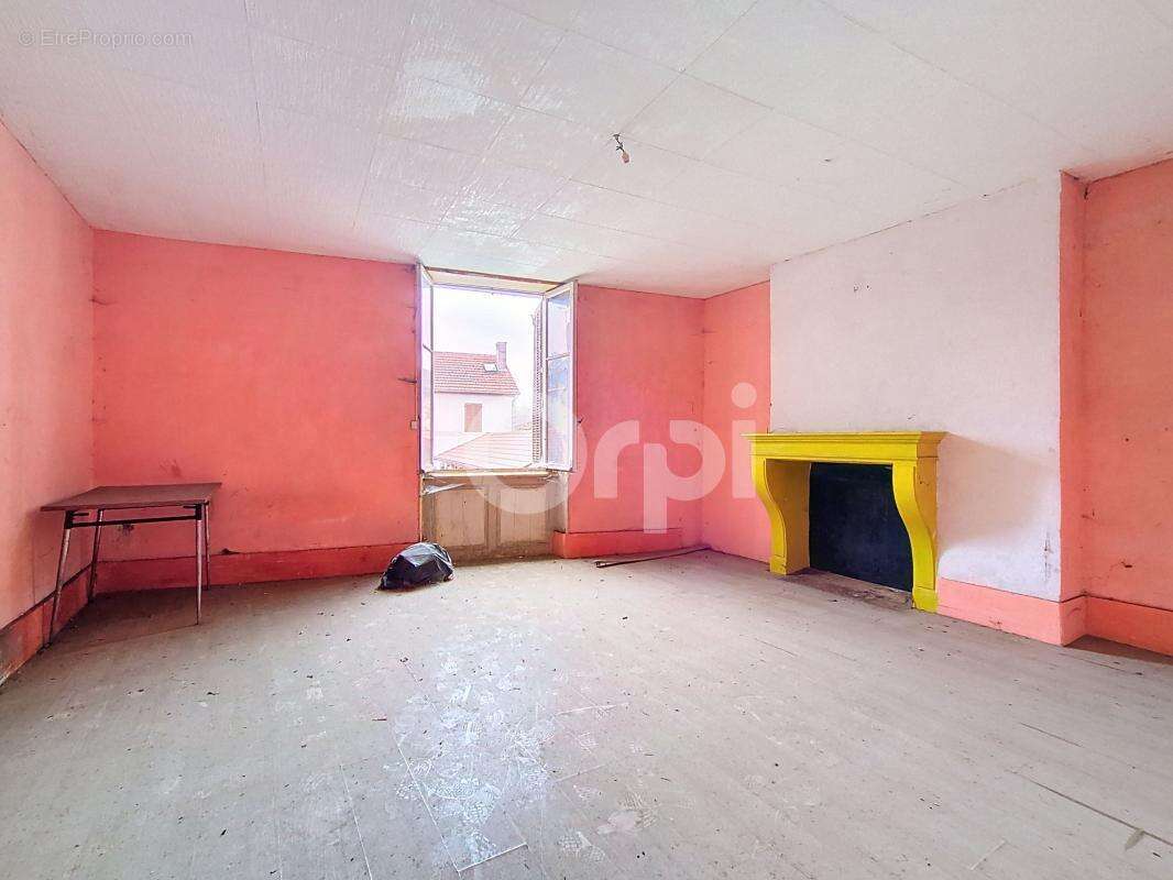 Maison à DOULEVANT-LE-CHATEAU