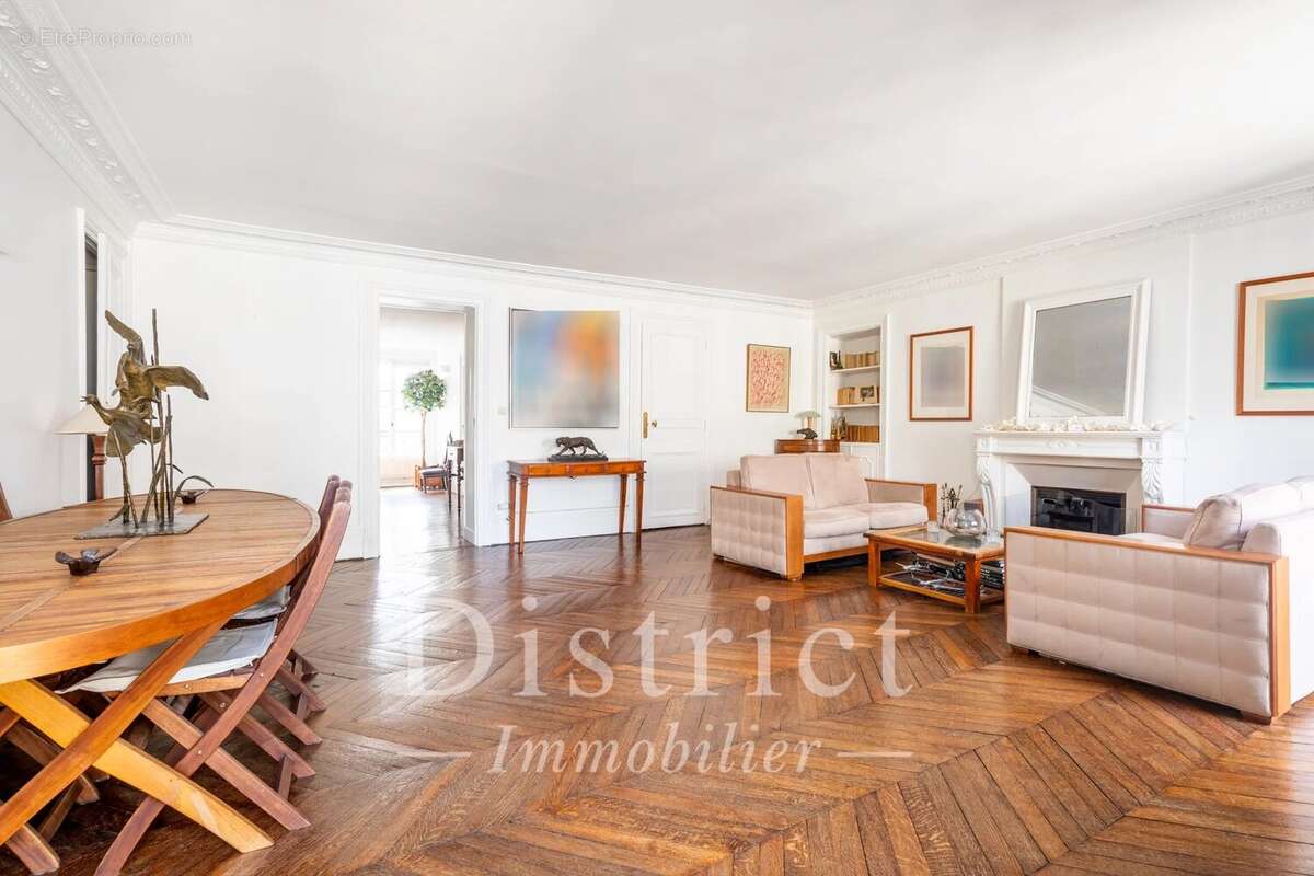 Appartement à PARIS-1E