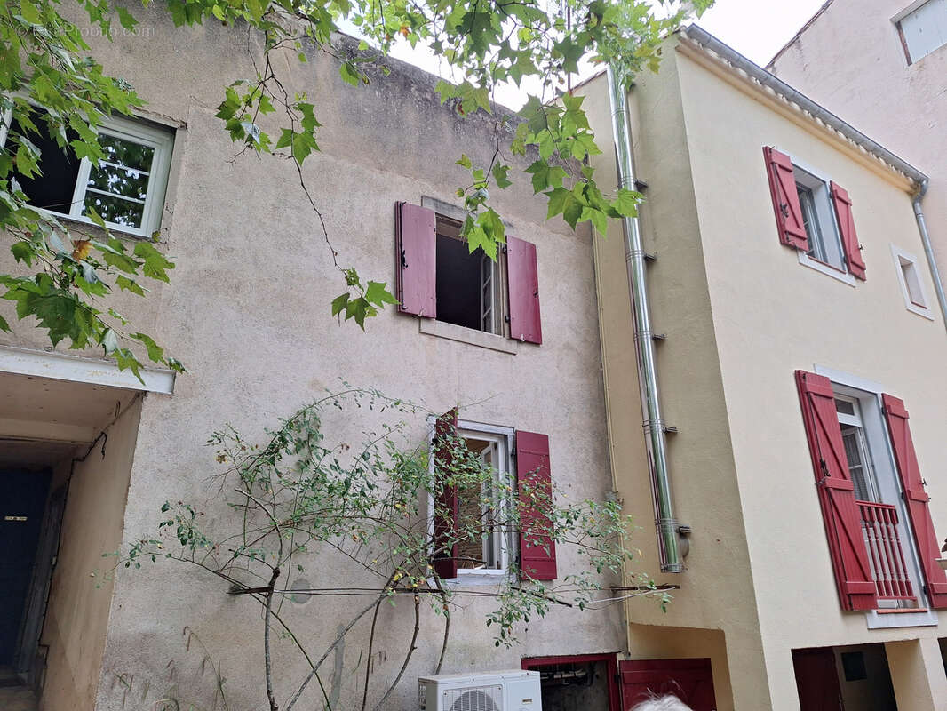 Maison de ville en bord de rivière avec cour, spa et caves - photo 2